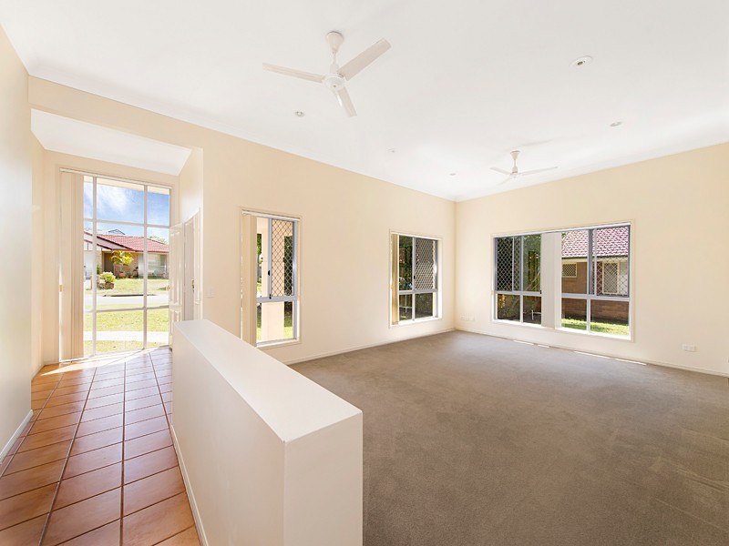 10 Oxford Crescent, Bridgeman Downs QLD 4035