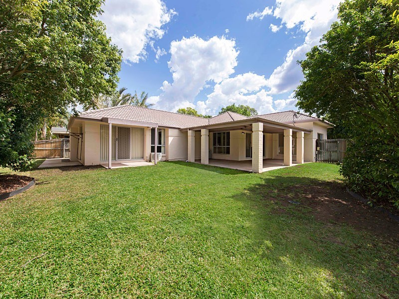 10 Oxford Crescent, Bridgeman Downs QLD 4035