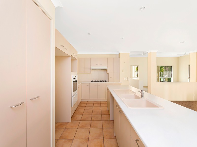 10 Oxford Crescent, Bridgeman Downs QLD 4035