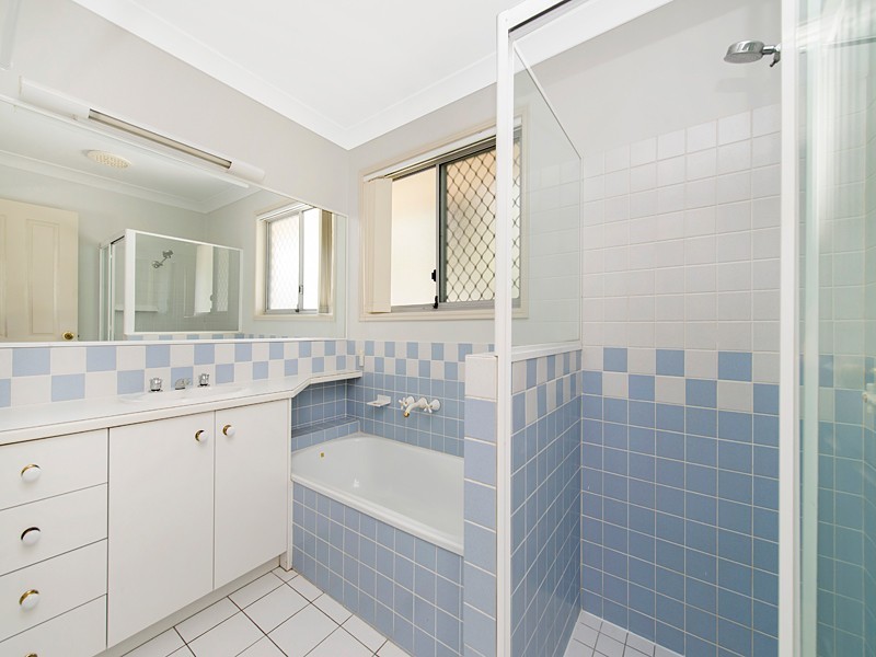 10 Oxford Crescent, Bridgeman Downs QLD 4035