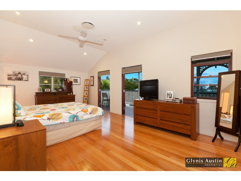 37 Siemon Street, Toowong QLD 4066