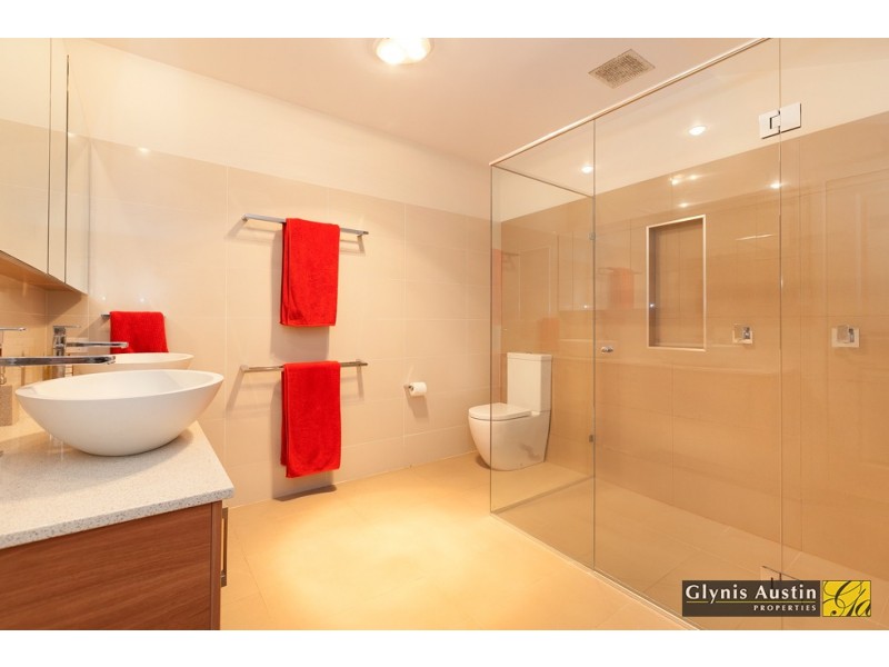 37 Siemon Street, Toowong QLD 4066