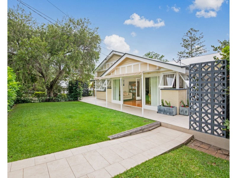 6 Davies Road, Ashgrove QLD 4060