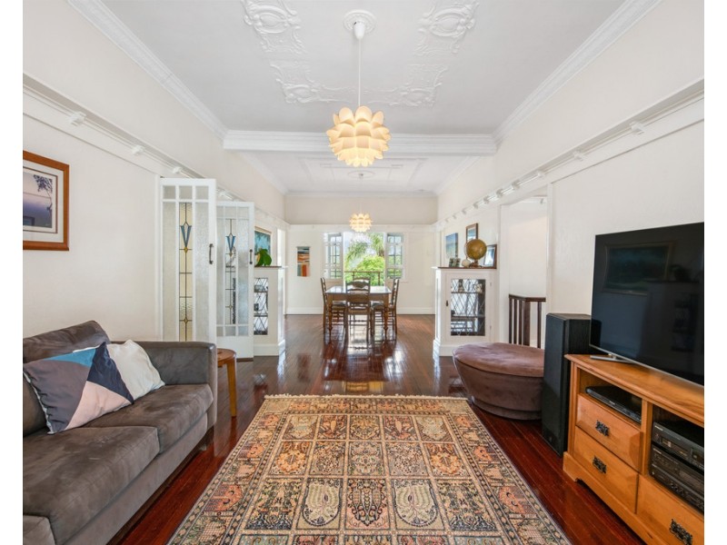 6 Davies Road, Ashgrove QLD 4060