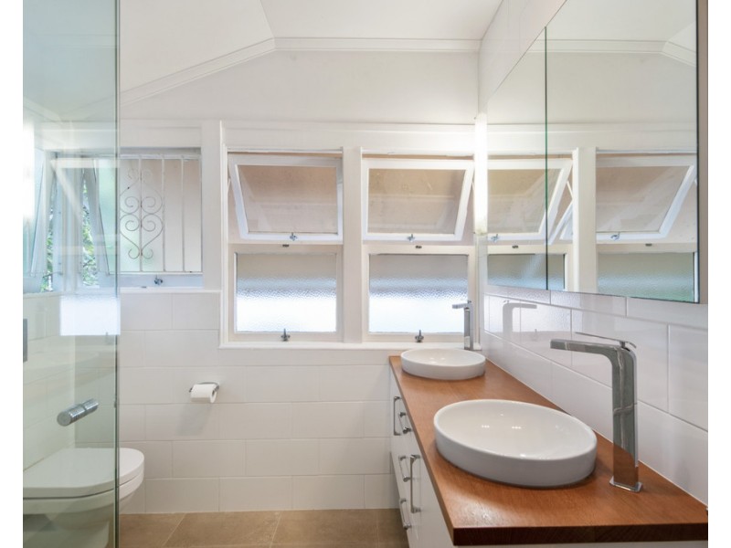 6 Davies Road, Ashgrove QLD 4060