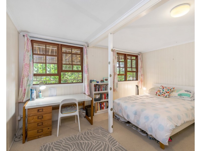 6 Davies Road, Ashgrove QLD 4060