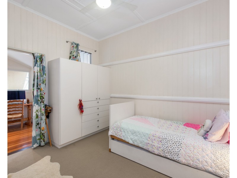 6 Davies Road, Ashgrove QLD 4060