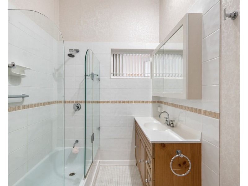 6 Davies Road, Ashgrove QLD 4060