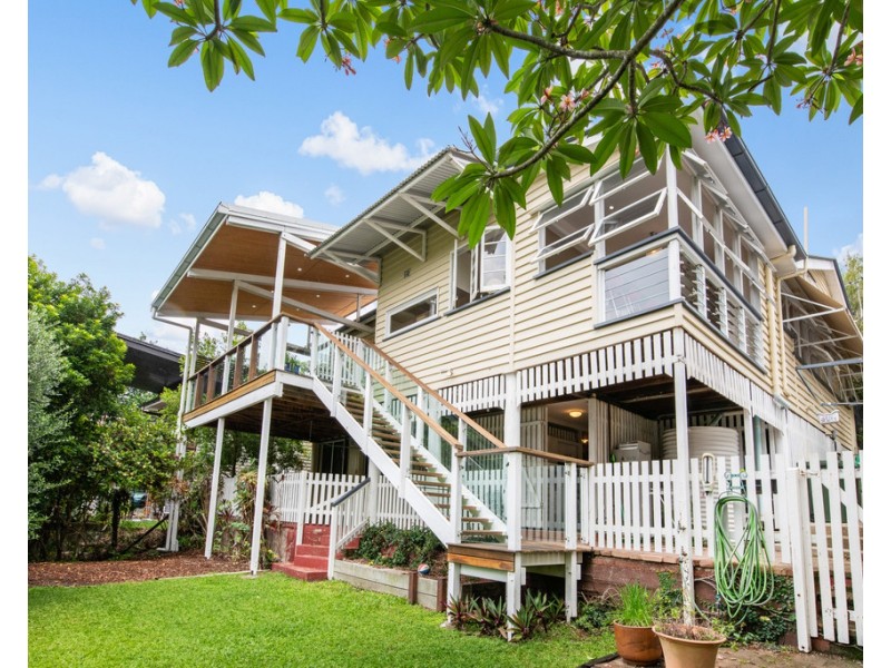 6 Davies Road, Ashgrove QLD 4060