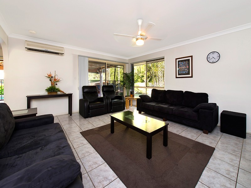 18 Oxford Crescent, Bridgeman Downs QLD 4035