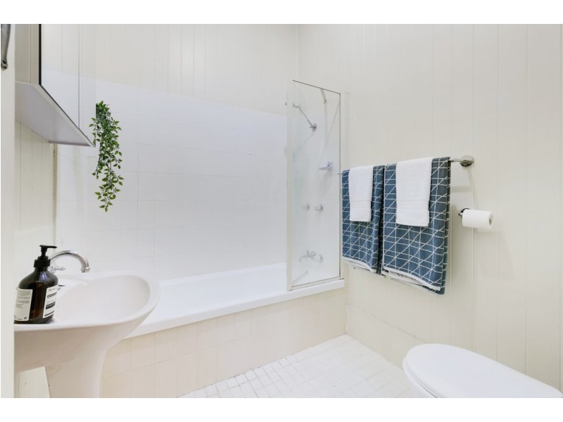 221 Coopers Camp Road, Ashgrove QLD 4060