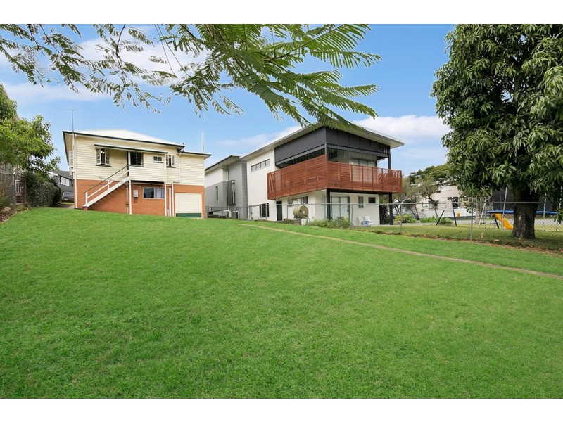 17 Carey Street, Bardon QLD 4065