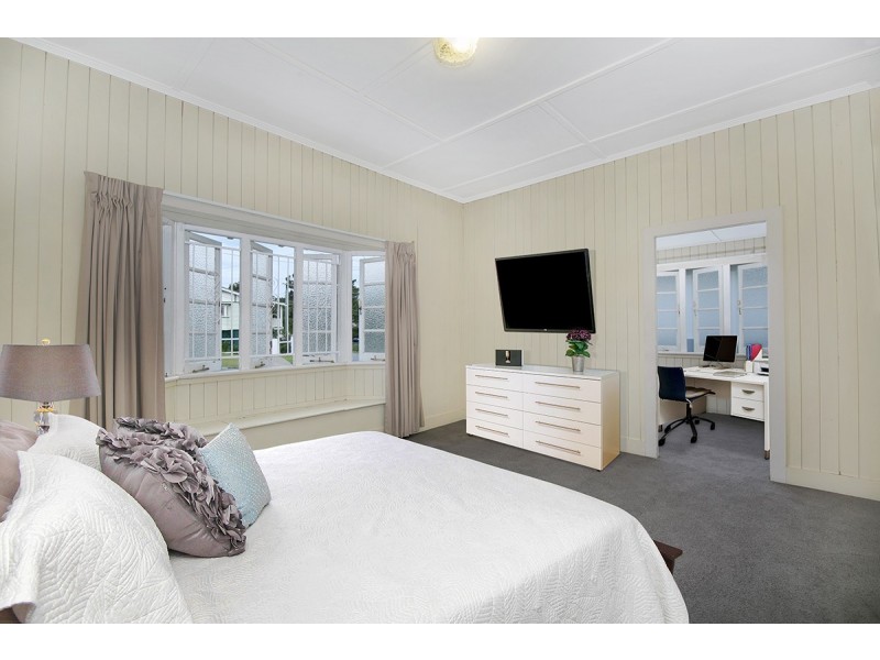 17 Carey Street, Bardon QLD 4065