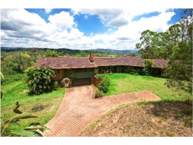 596 Eatons Crossing Road, Clear Mountain QLD 4500