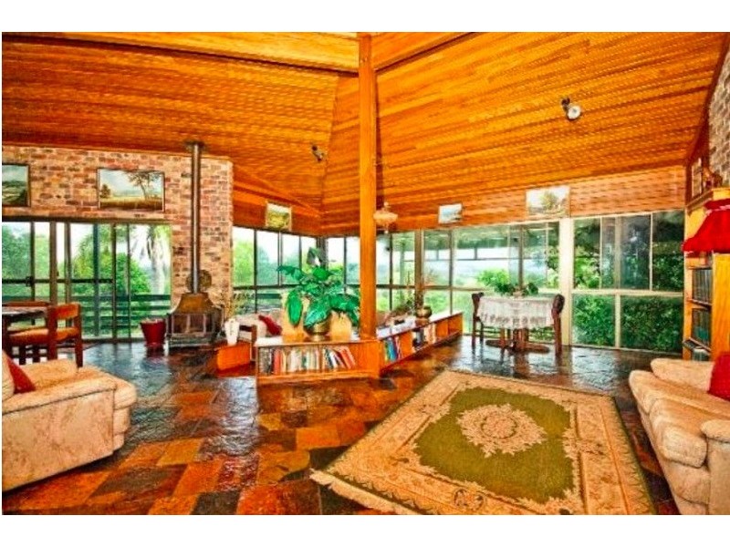 596 Eatons Crossing Road, Clear Mountain QLD 4500