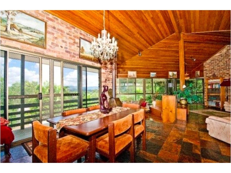 596 Eatons Crossing Road, Clear Mountain QLD 4500