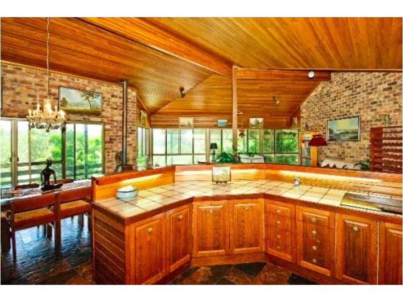 596 Eatons Crossing Road, Clear Mountain QLD 4500