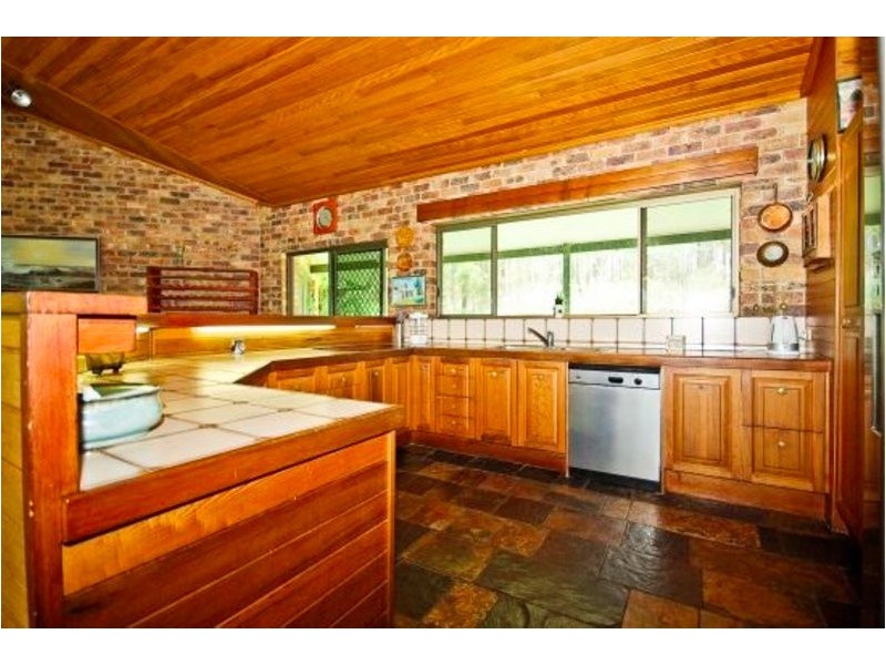 596 Eatons Crossing Road, Clear Mountain QLD 4500