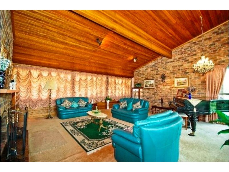 596 Eatons Crossing Road, Clear Mountain QLD 4500