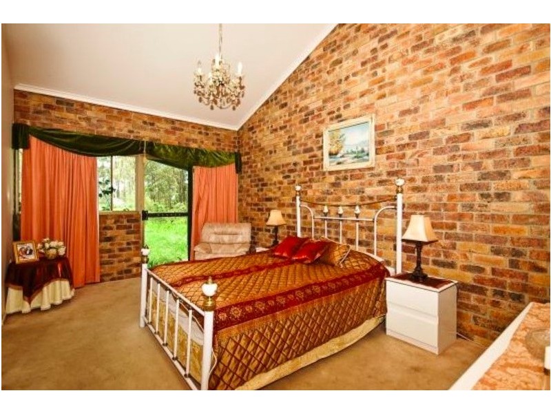 596 Eatons Crossing Road, Clear Mountain QLD 4500