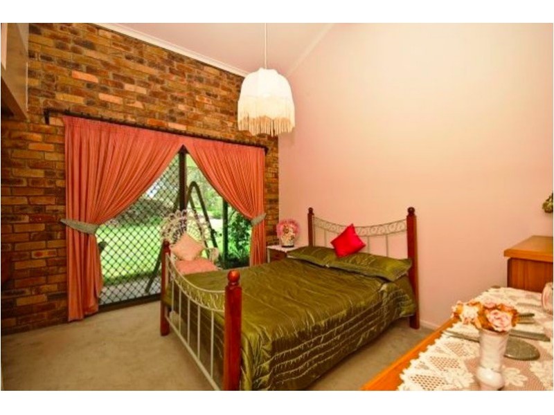 596 Eatons Crossing Road, Clear Mountain QLD 4500