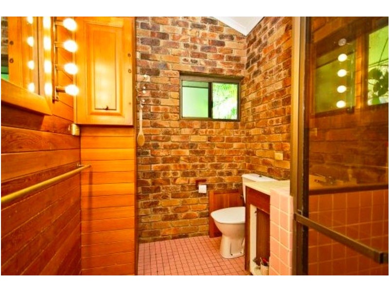 596 Eatons Crossing Road, Clear Mountain QLD 4500