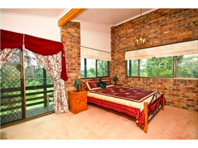 596 Eatons Crossing Road, Clear Mountain QLD 4500