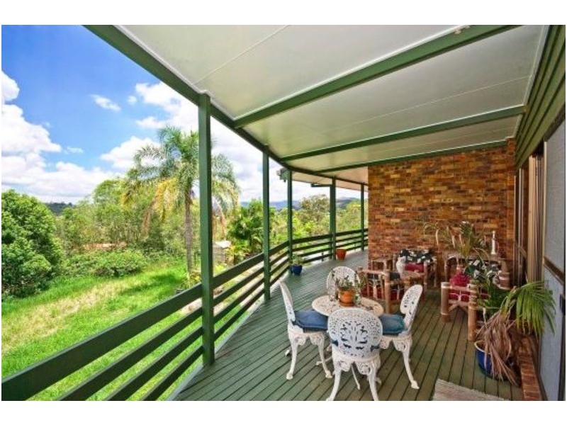 596 Eatons Crossing Road, Clear Mountain QLD 4500