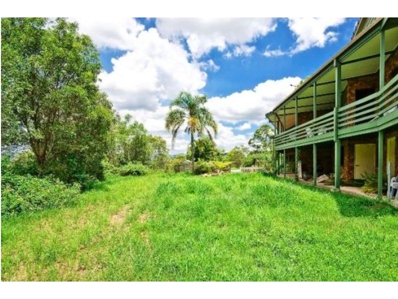 596 Eatons Crossing Road, Clear Mountain QLD 4500