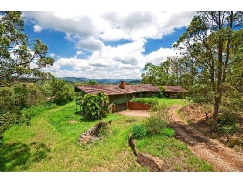 596 Eatons Crossing Road, Clear Mountain QLD 4500