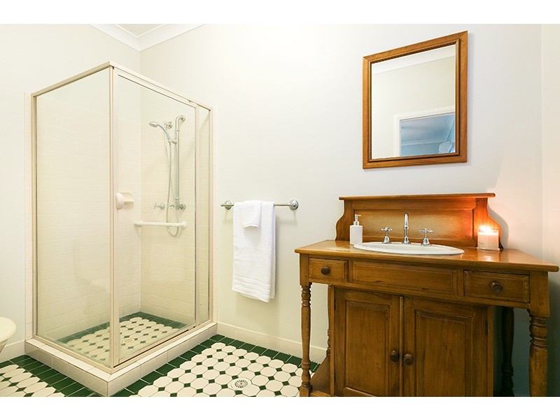 9 Effie Street, Bardon QLD 4065