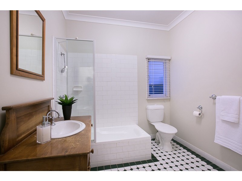 9 Effie Street, Bardon QLD 4065