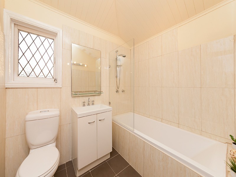 33 Lucy Street, Milton QLD 4064