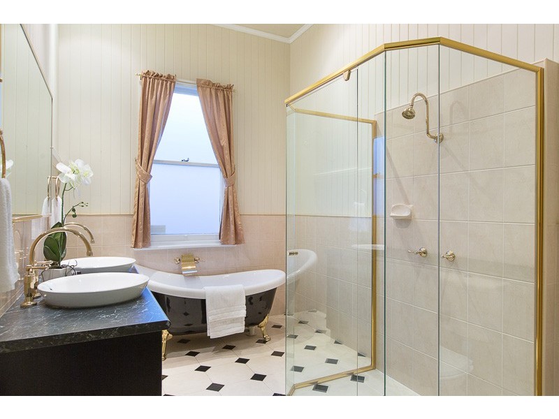 56 Kennigo Street, Spring Hill QLD 4000