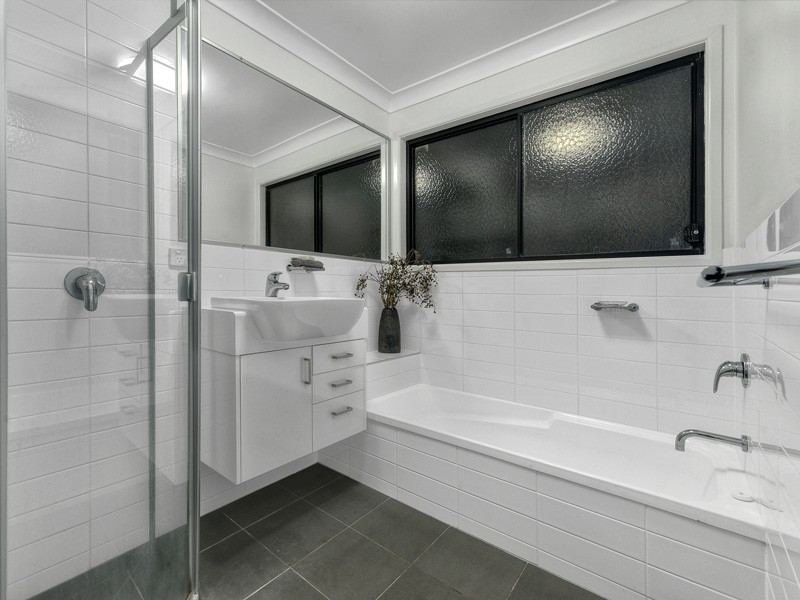 24 Siemon Street, Auchenflower QLD 4066