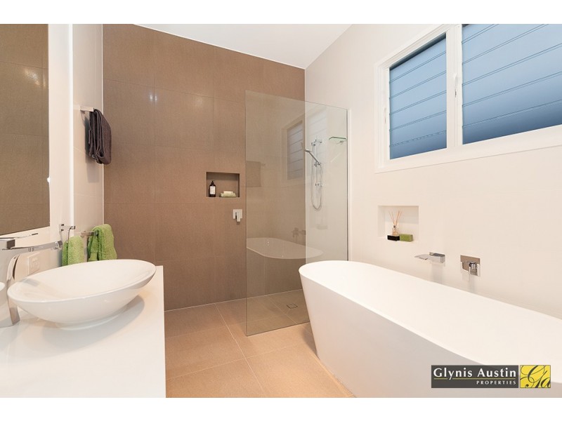 64 Leslie Street, Bardon QLD 4065