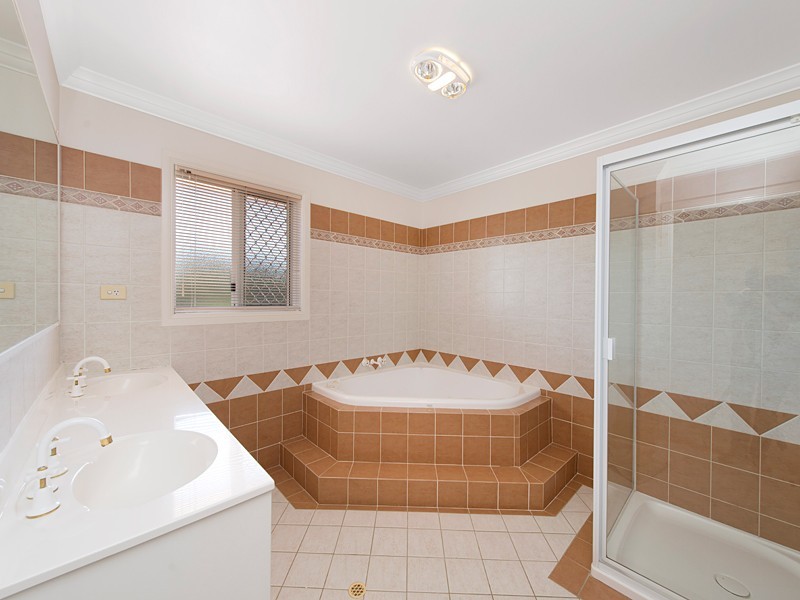 8 Gemini Place, Bridgeman Downs QLD 4035