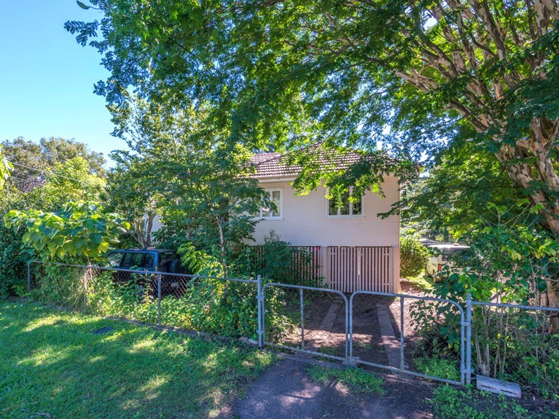 249 Fletcher Parade, Bardon QLD 4065