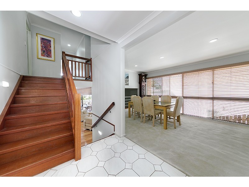 73 Stanley Terrace, Taringa QLD 4068
