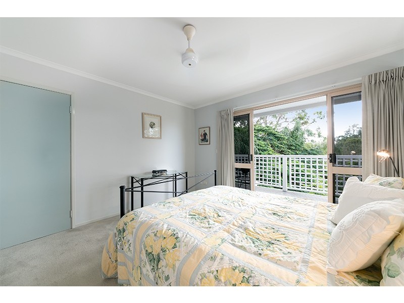 73 Stanley Terrace, Taringa QLD 4068