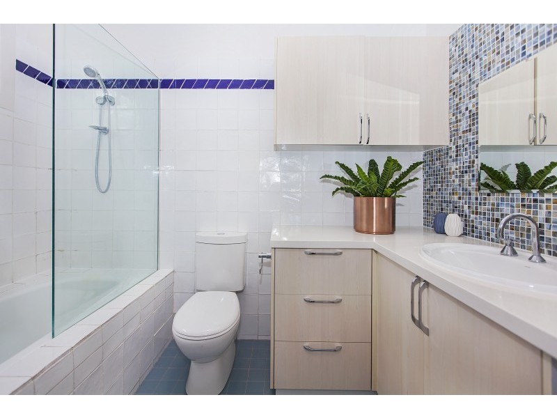 18 Fairfax Street, Red Hill QLD 4059