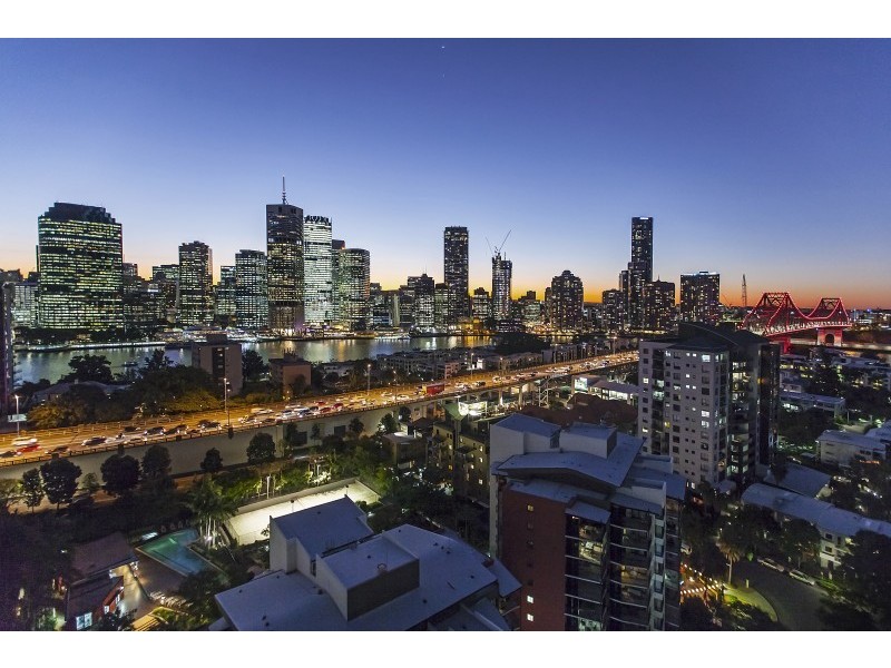 8 Goodwin Street, Kangaroo Point QLD 4169