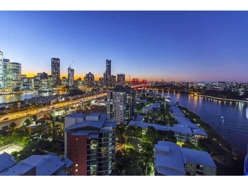 8 Goodwin Street, Kangaroo Point QLD 4169
