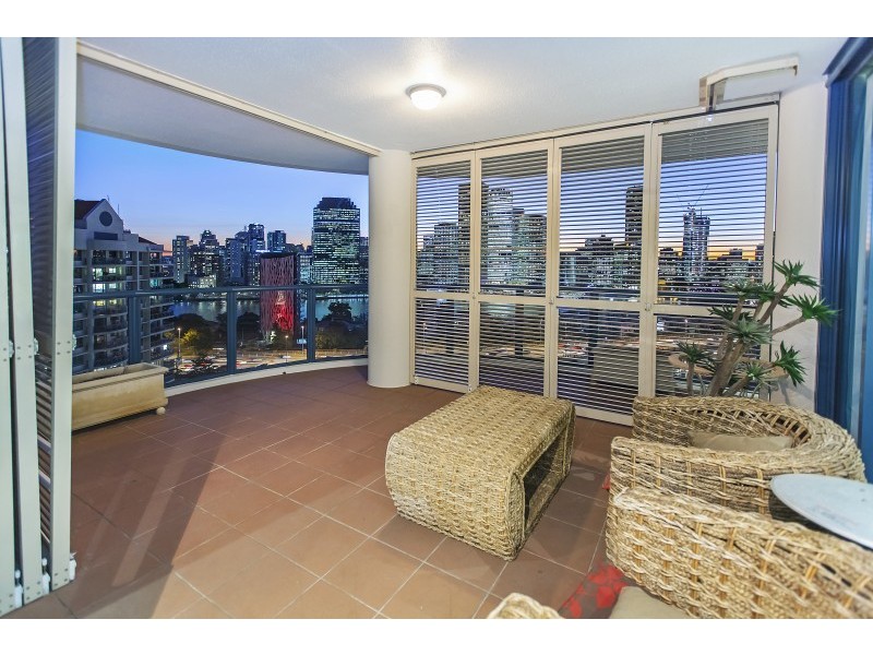 8 Goodwin Street, Kangaroo Point QLD 4169