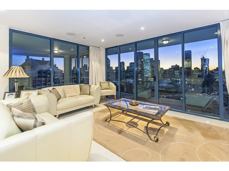 8 Goodwin Street, Kangaroo Point QLD 4169