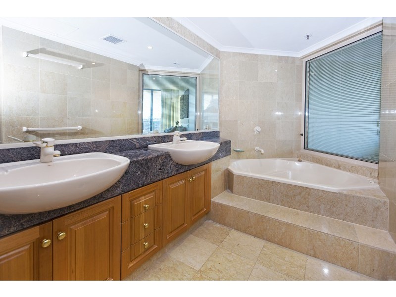 8 Goodwin Street, Kangaroo Point QLD 4169