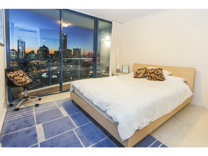8 Goodwin Street, Kangaroo Point QLD 4169
