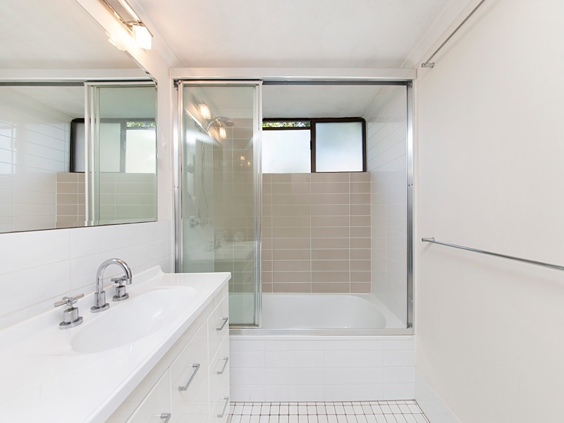 2/23 Winchester Street, Hamilton QLD 4007