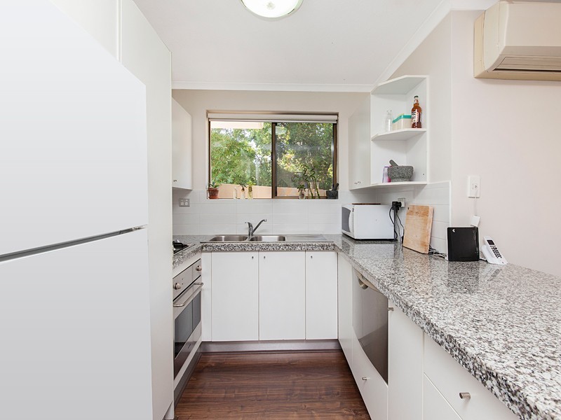 2/23 Winchester Street, Hamilton QLD 4007