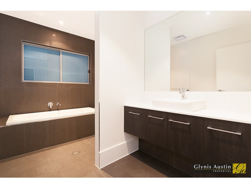 5 Stephenson Street, Bardon QLD 4065